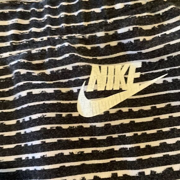 Nike workout leggings  - Picture 2 of 2